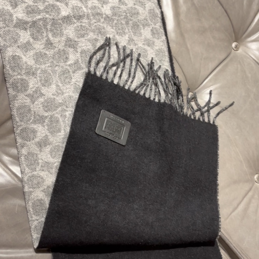 Signature Solid Cashmere Muffler